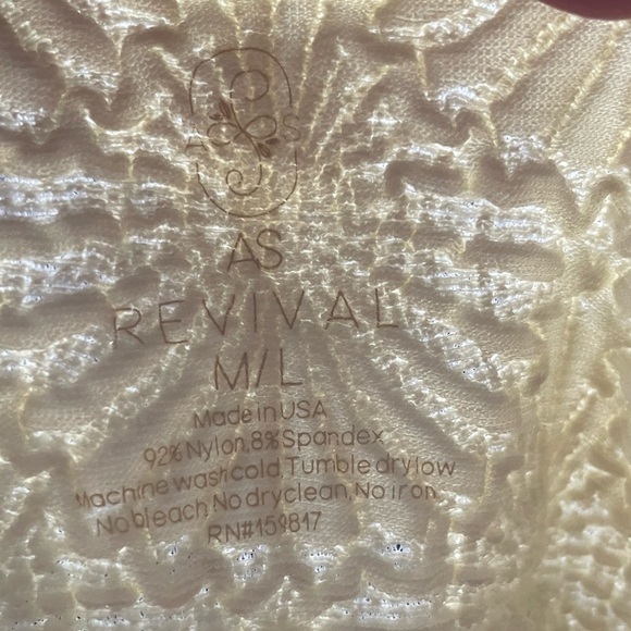 AS Revival cream textured tube top SZ M/L juniors NWOT! - Picture 2 of 2